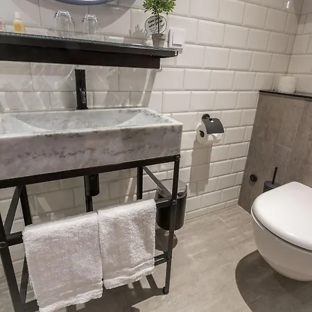 With Urban Deli Отель 4*