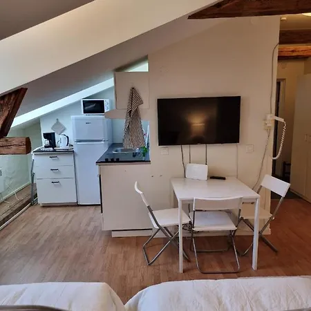 Inviting In Apartment *