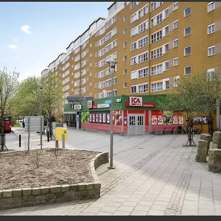 Elite - Close To Rum i privatbostad *