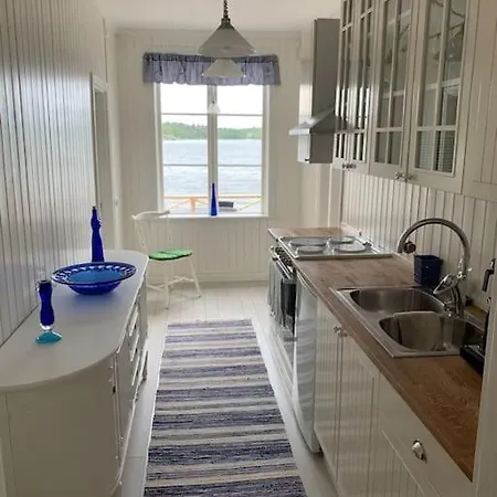 Waterfront House With Jacuzzi & Jetty In 別荘 *