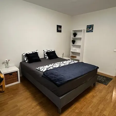 Cozy In Kungsangen-read Host Info