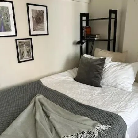 Loft Haven 3 Beds In A 1- Bedroom Gem - 917 *