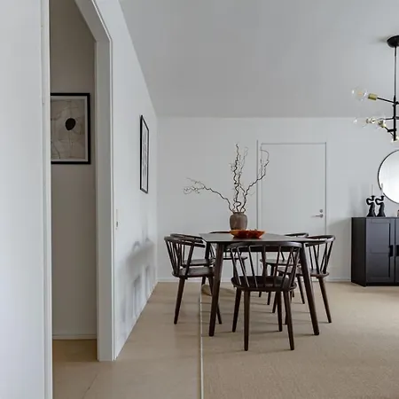 Urban Oasis On Sodermalm, Sleeps Six Apartment