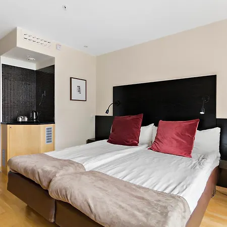 מלון Western Business Park 3*