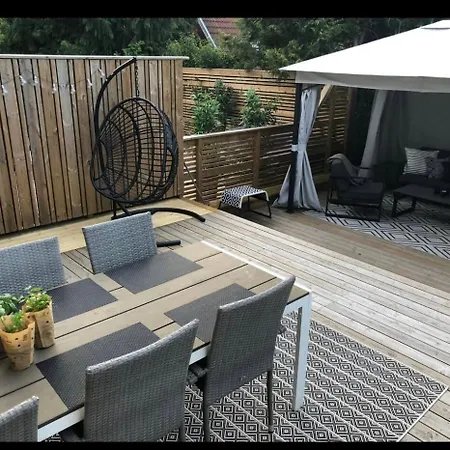 Villa Fint Med 4 Sovrum Parkering Och Traedgard *