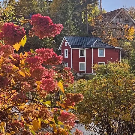 Apartmán Charming In A Red House In *