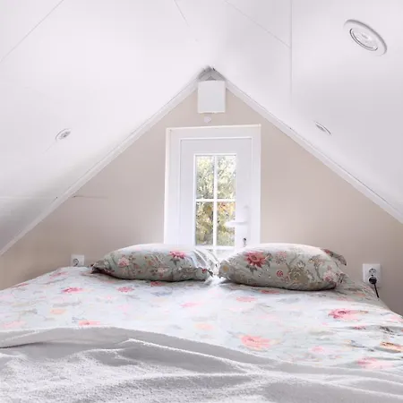 Charming In A Red House In Apartmán *