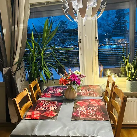Cozy In A With Private Bathroom And Shared Kitchen - 11min Walking From Huddinge Station