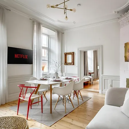 3br Central- Royal Castle & Old Town At Your Door! *