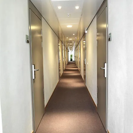 מלון Western Business Park 3*