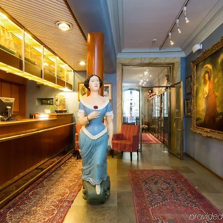 Lady Hamilton Aparthotel