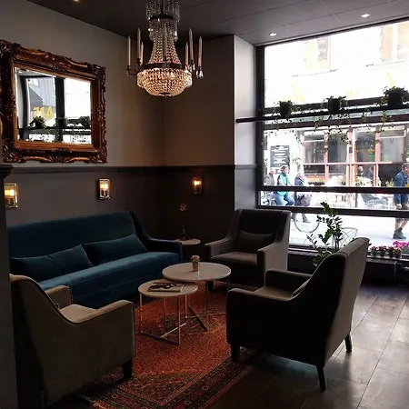Queen's By First Hotel 3*