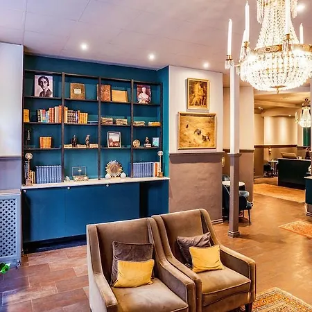 Queen's By First Hotel 3*