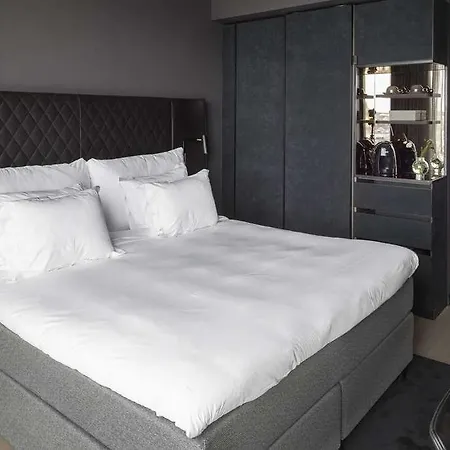 At Six Hotel 5*