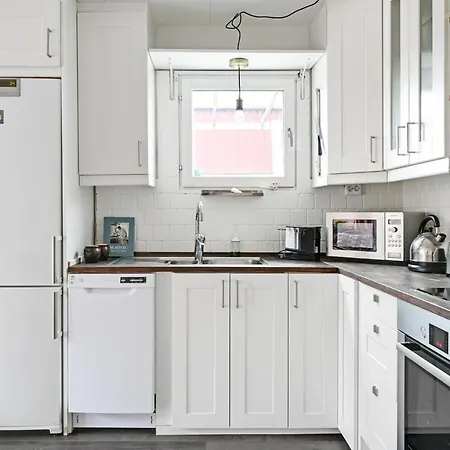 Entire Modern In Kista - Suitable For Four Persons Стокгольм