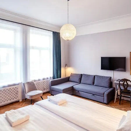 Queen's By First Hotel 3*