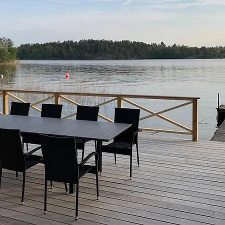 Waterfront House With Jacuzzi & Jetty In Стокгольм