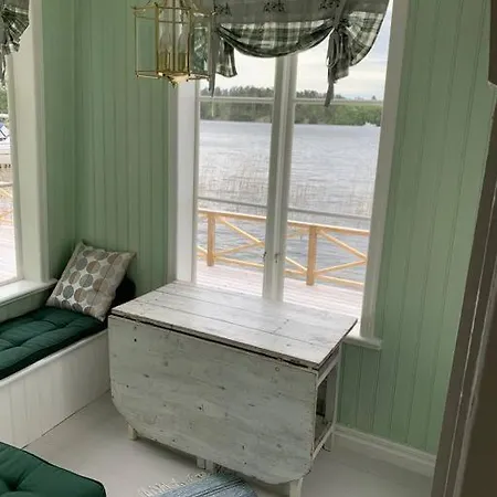 Waterfront House With Jacuzzi & Jetty In *