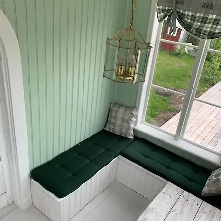 Waterfront House With Jacuzzi & Jetty In *