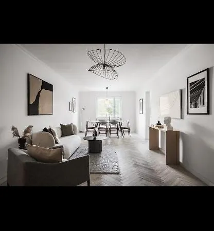 Luxury Apartment *