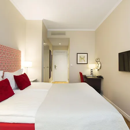 Elite Adlon Hotel 4*