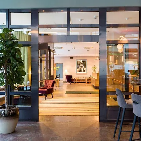 Elite Adlon Hotel 4*