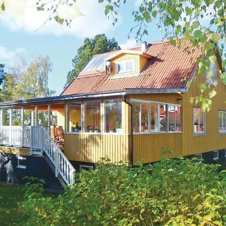 Lovely In Spanga With Kitchen