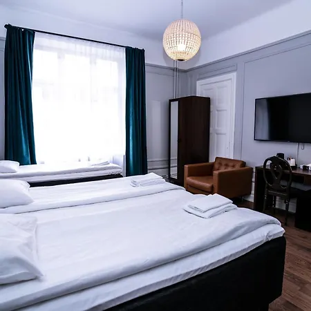 Queen's By First Stockholm