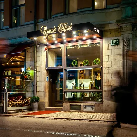 Hotel Queen's By First 3*