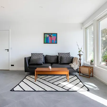 The Luxurious Lakeview Near *
