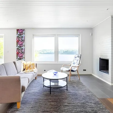 Villa The Luxurious Lakeview Near