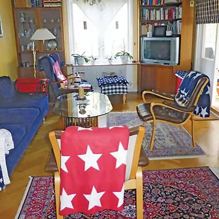 Lovely In Spanga With Kitchen