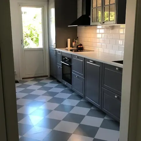 Fint Med 4 Sovrum Parkering Och Traedgard Villa Stockholm
