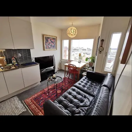 Homestay In Central Apartement With Sea View