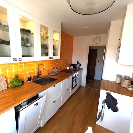Mysig Och Lung Laegenhet Med Balkong Naera Stockholm! Apartment