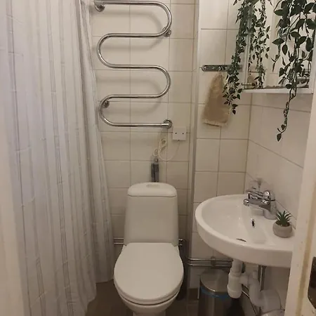 Beautiful Basement Apartment, Very Private And Close To The Metro Stockholm