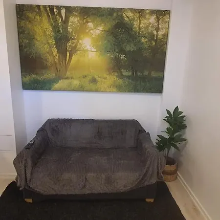 Beautiful Basement Apartment, Very Private And Close To The Metro Stockholm