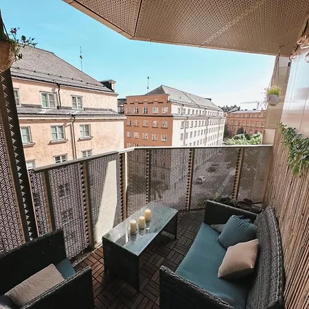 Апартаменты Modern, Centrally Located Apartment!