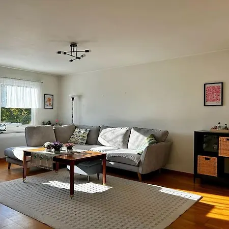 ホームステイ Cozy Between Airport&center *