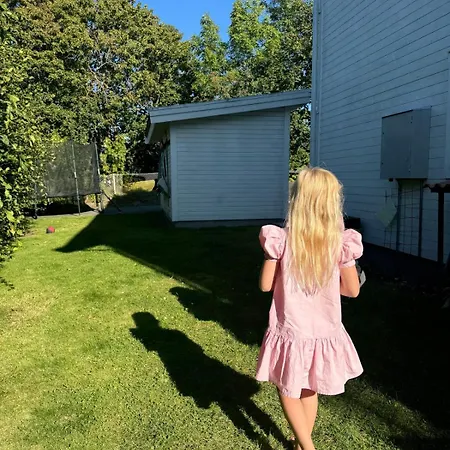 Villa Newly Built Waterfront House With Two Cats Stockholm