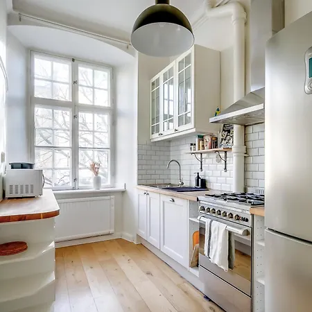 3br Central- Royal Castle & Old Town At Your Door!