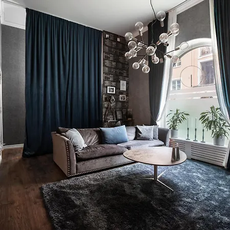 Spacious Oasis Only Minutes From The Center *