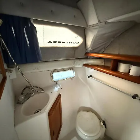 6 Coops American Big Boat Near The Subway Πλωτό κατάλυμα Στοκχόλμη