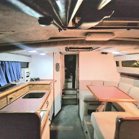 Πλωτό κατάλυμα 6 Coops American Big Boat Near The Subway