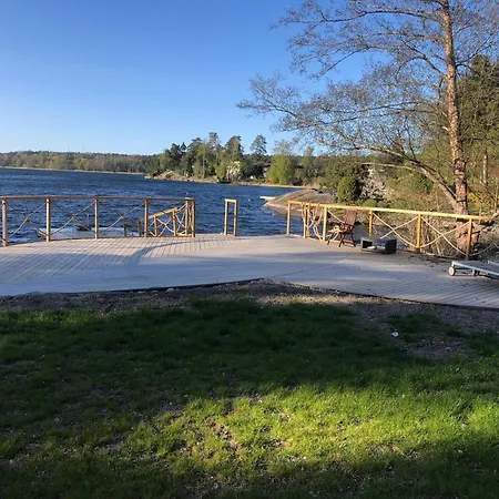 A Wonderful House In The Lake. Vila Stockholm
