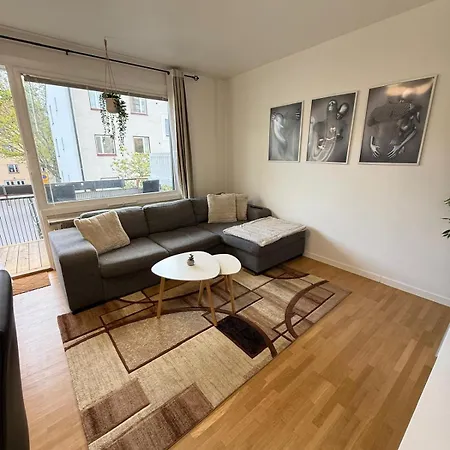 Spacious Near The Subway *