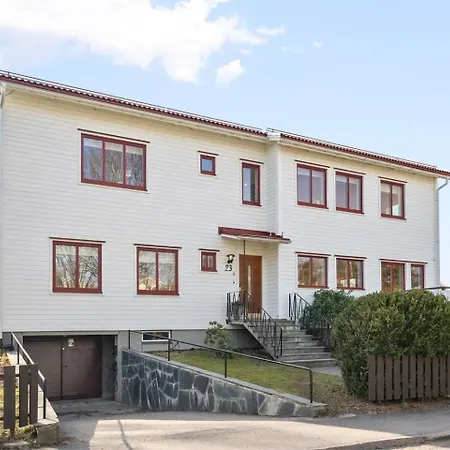 Rymlig Naera Och