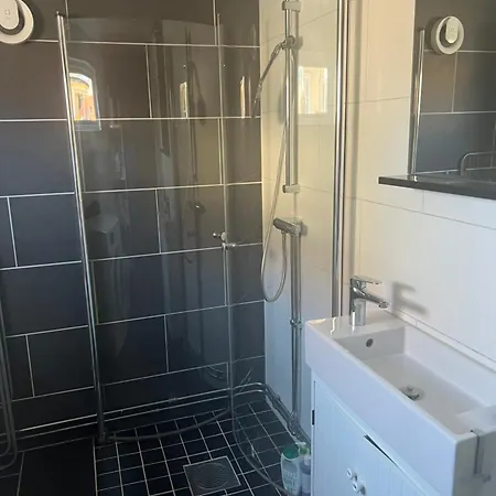 Chalet Liten I Aelvsjoe 25 Kvm Med 2 Sovloft Stockholm
