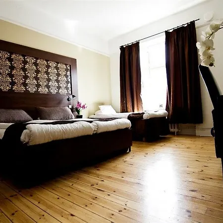 Queen's By First 3* Stockholm