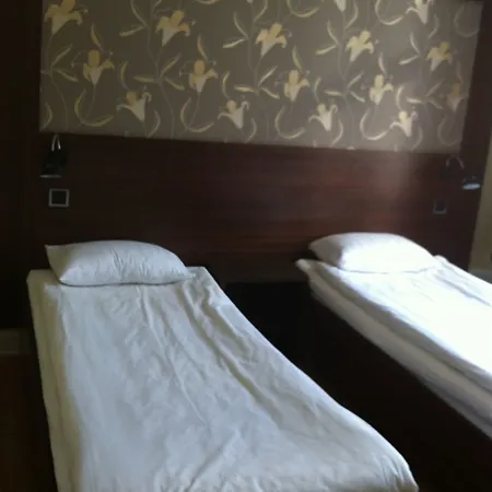 Queen's By First Hotel